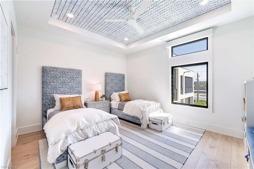 82 9th St S 303, Naples, FL 34102-27
