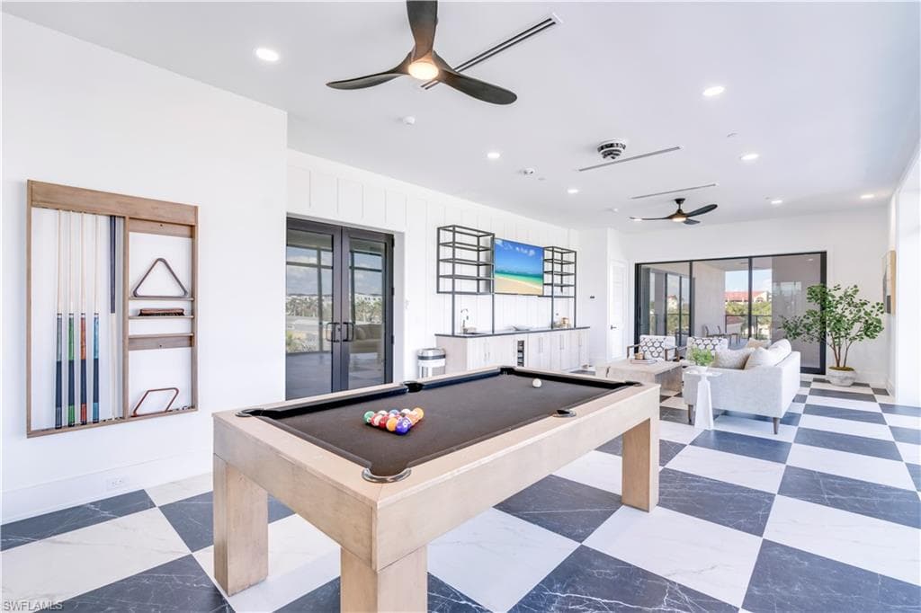 82 9th St S 303, Naples, FL 34102-35