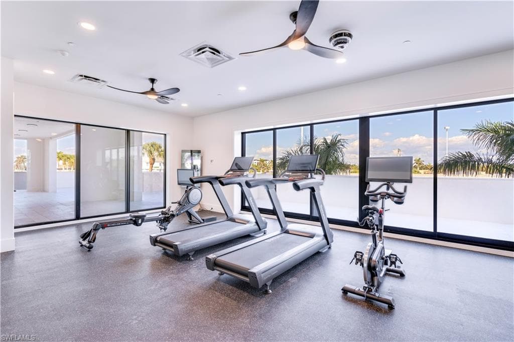 82 9th St S 303, Naples, FL 34102-36