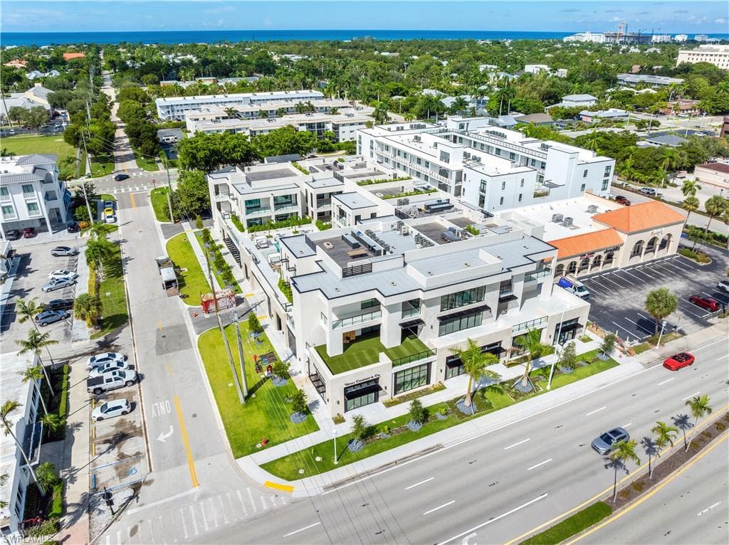 82 9th St S 303, Naples, FL 34102-37