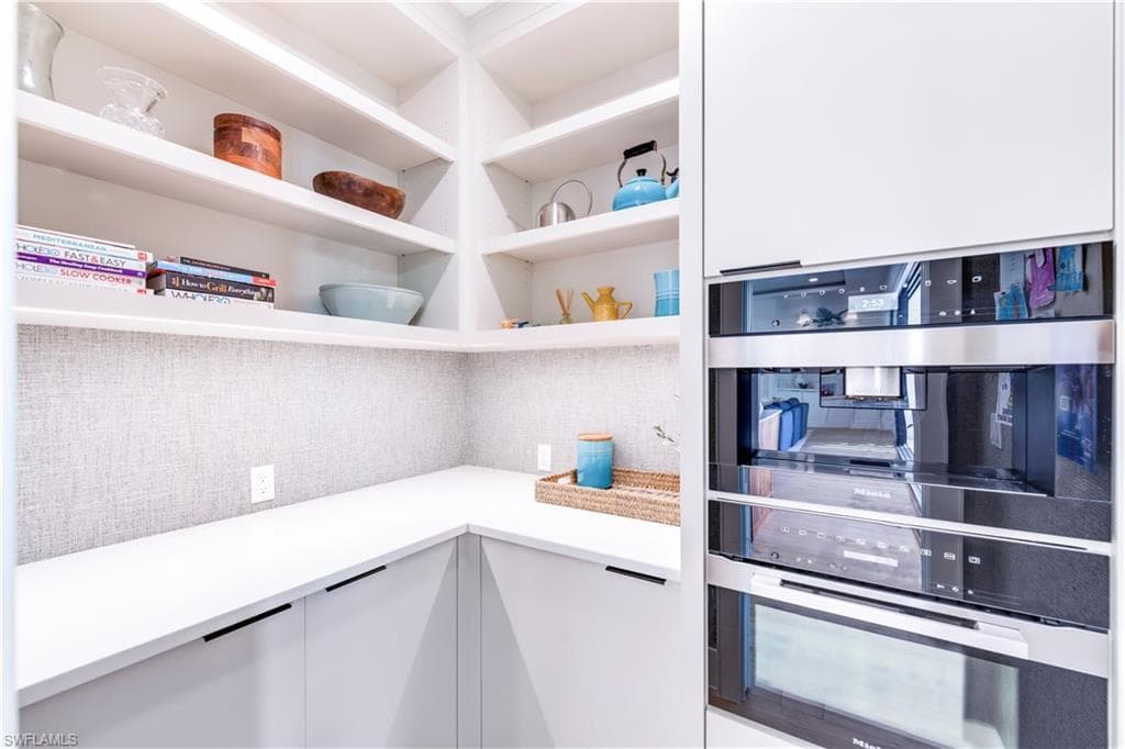 82 9th St S 303, Naples, FL 34102-7