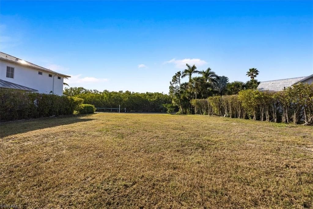 1895 Gordon River Ln, Naples, FL 34104-14