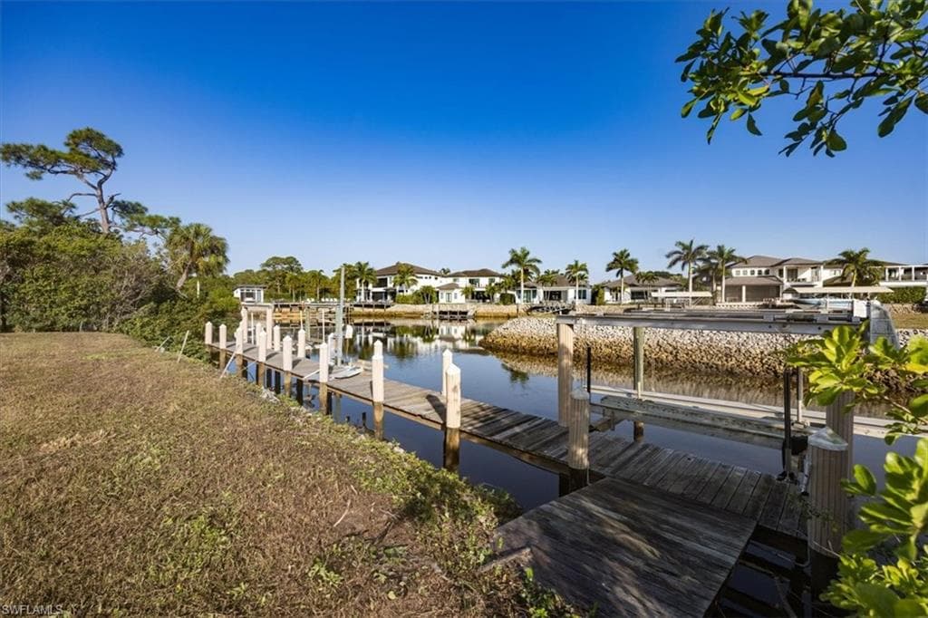 1895 Gordon River Ln, Naples, FL 34104-18