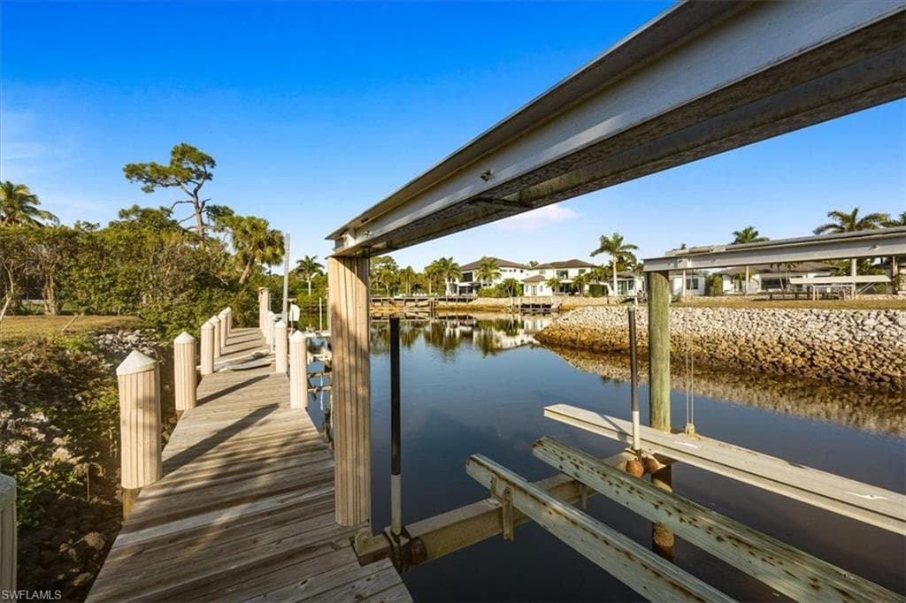 1895 Gordon River Ln, Naples, FL 34104-19