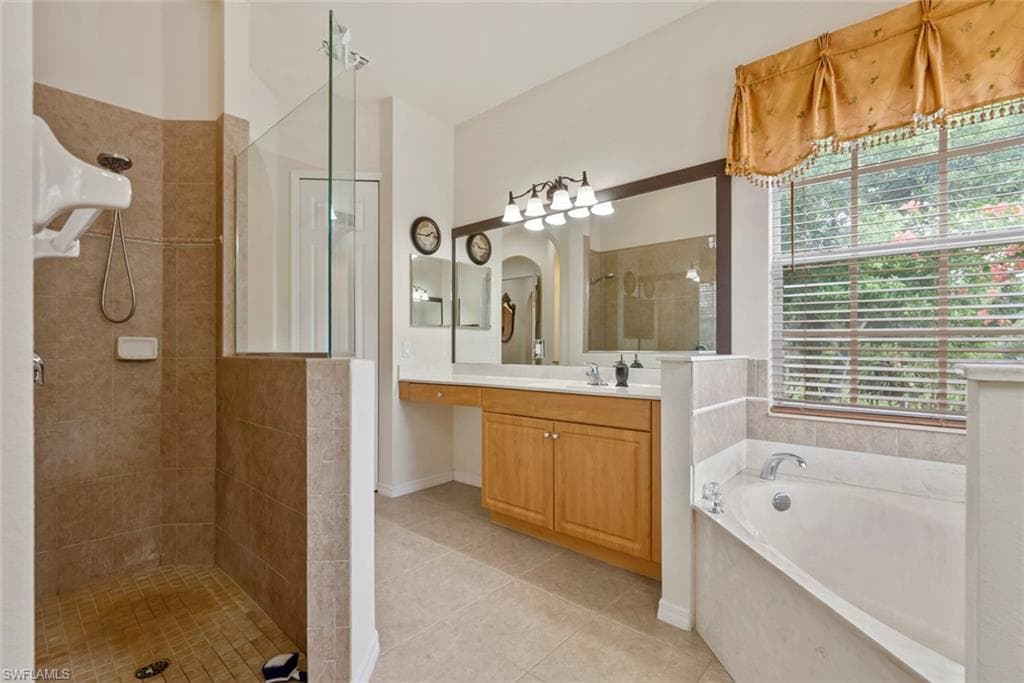 2671 72nd Ave NE, Naples, FL 34120-16