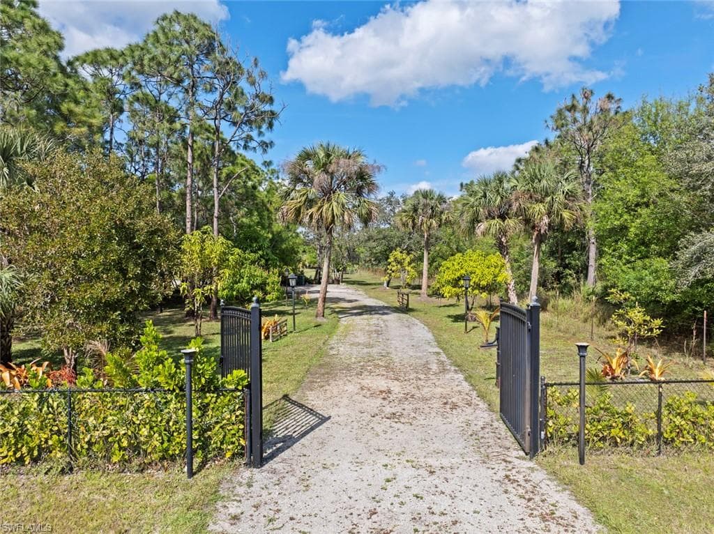 2671 72nd Ave NE, Naples, FL 34120-5