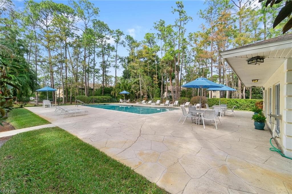 3491 County Barn Rd E201, Naples, FL 34112-37
