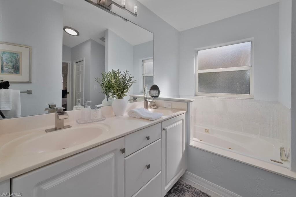 5138 Kristin Ct, Naples, FL 34105-9