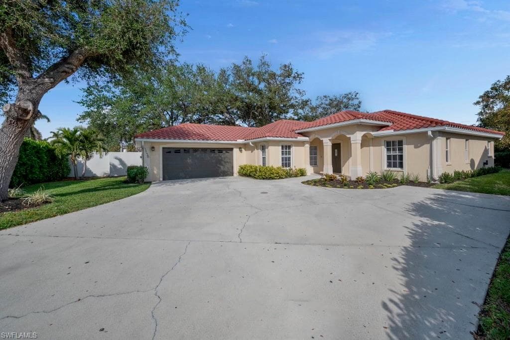 5138 Kristin Ct, Naples, FL 34105-2