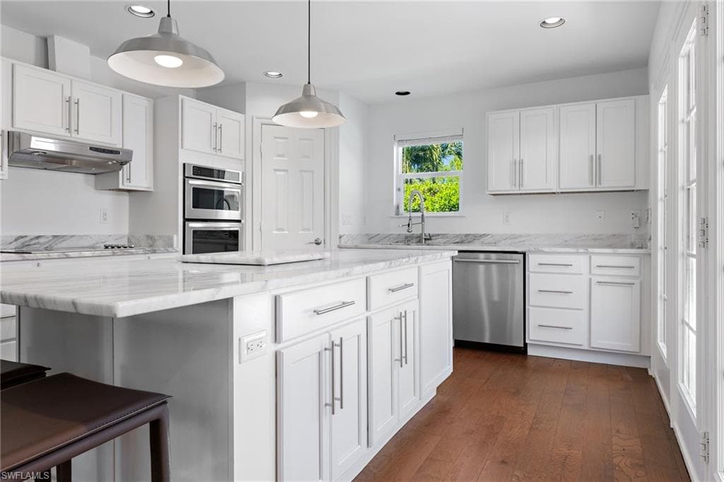 1175 9th Ave N, Naples, FL 34102-8