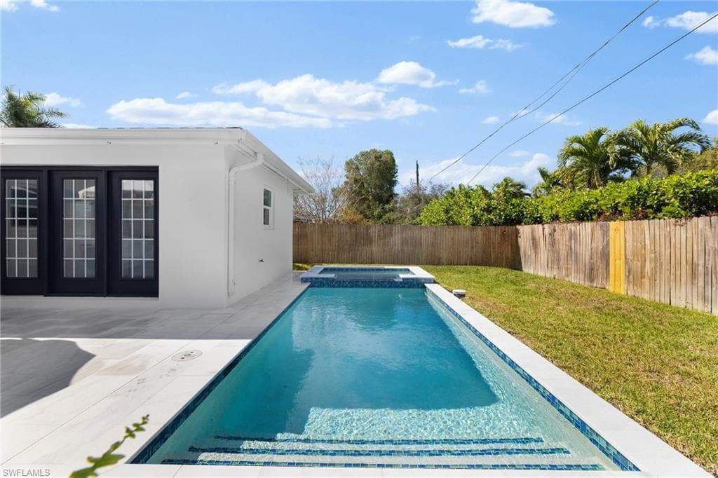1175 9th Ave N, Naples, FL 34102-25