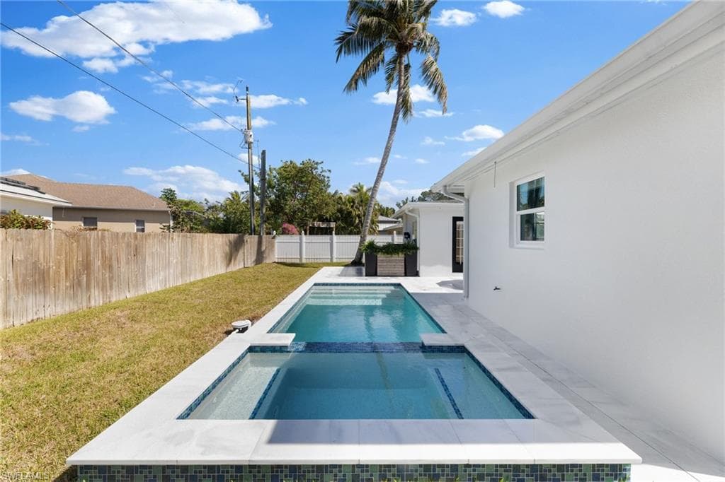 1175 9th Ave N, Naples, FL 34102-26