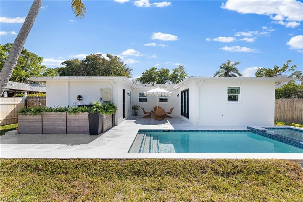 1175 9th Ave N, Naples, FL 34102-27