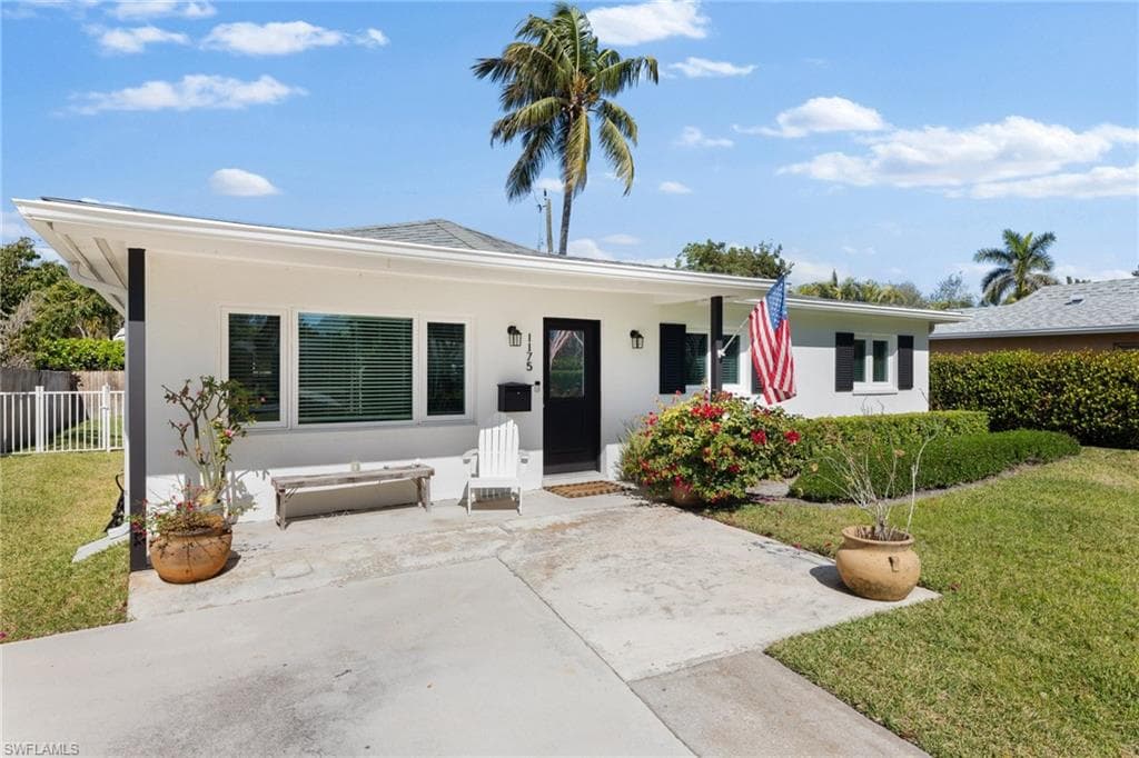 1175 9th Ave N, Naples, FL 34102-1