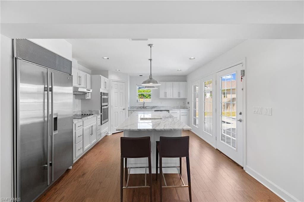 1175 9th Ave N, Naples, FL 34102-7