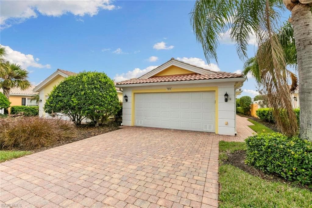 7912 Umberto Ct, Naples, FL 34114-31
