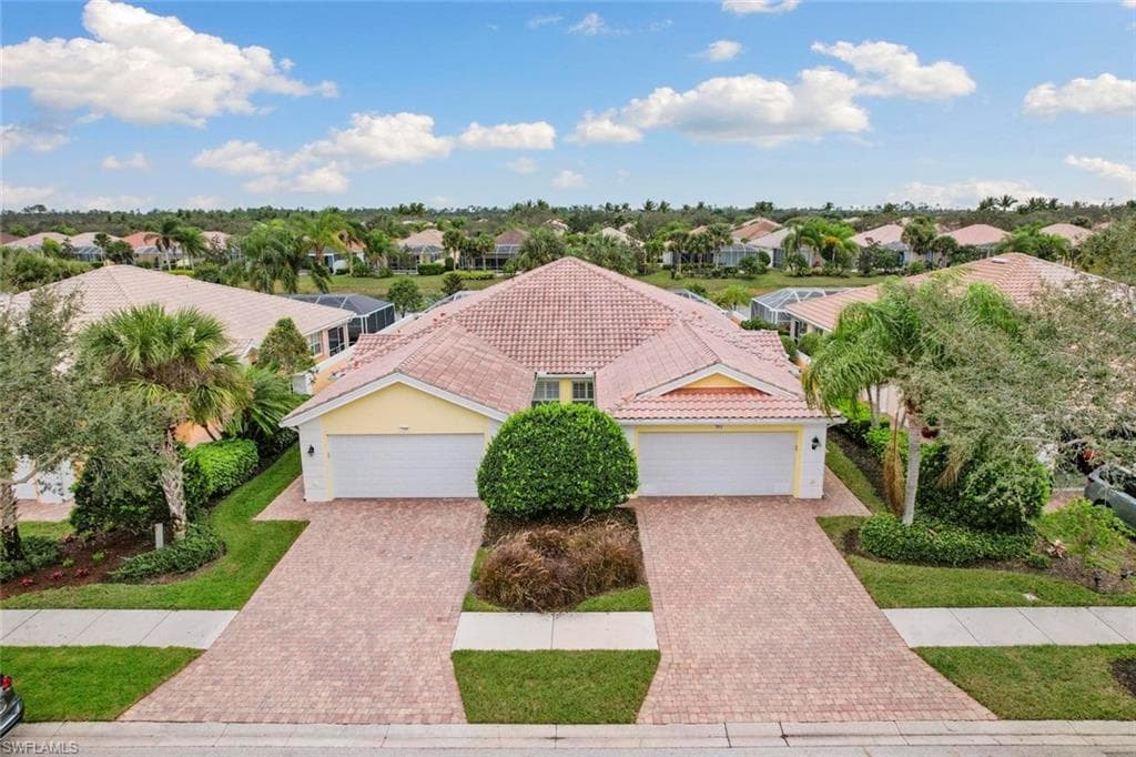 7912 Umberto Ct, Naples, FL 34114-32