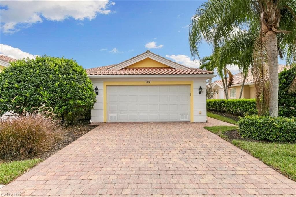 7912 Umberto Ct, Naples, FL 34114-4