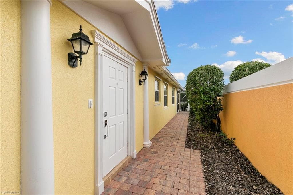 7912 Umberto Ct, Naples, FL 34114-6