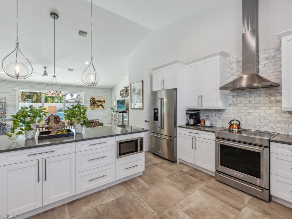 161 Tahiti Cir, Naples, FL 34113-10