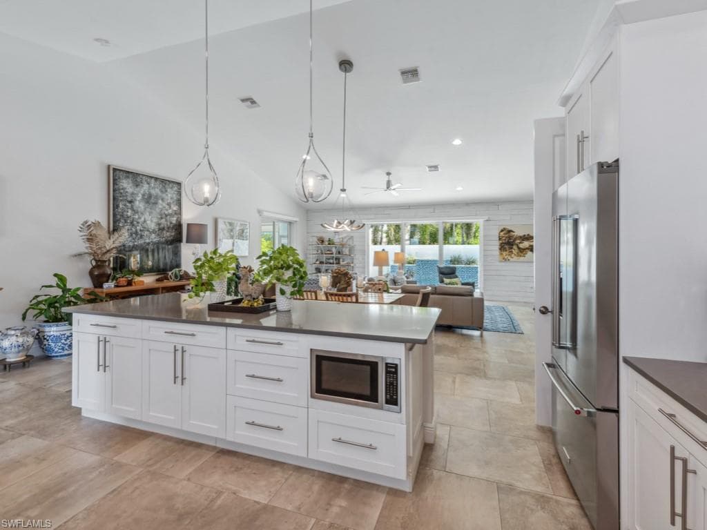 161 Tahiti Cir, Naples, FL 34113-11