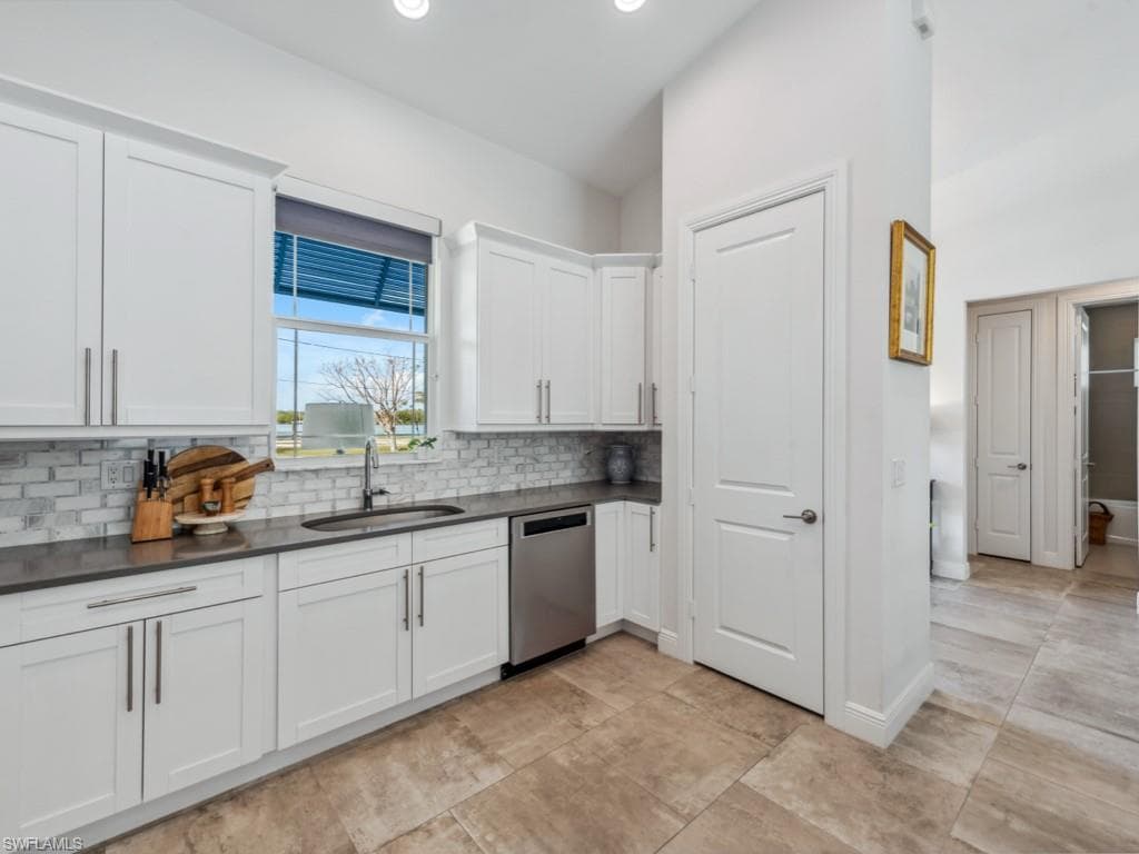 161 Tahiti Cir, Naples, FL 34113-12