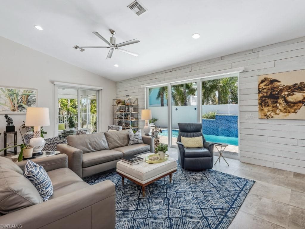 161 Tahiti Cir, Naples, FL 34113-16