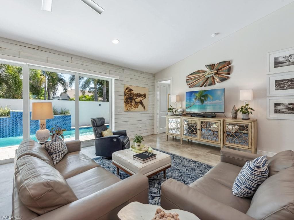 161 Tahiti Cir, Naples, FL 34113-17