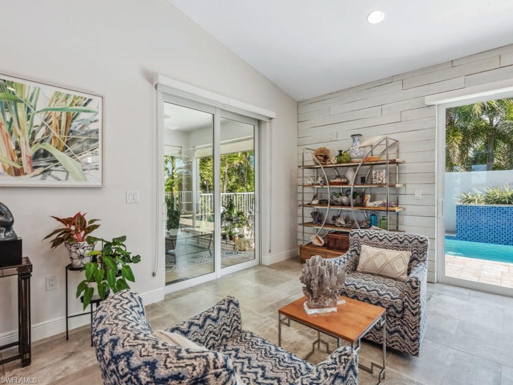161 Tahiti Cir, Naples, FL 34113-18