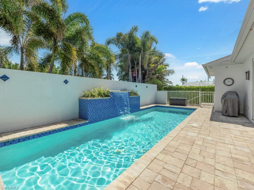 161 Tahiti Cir, Naples, FL 34113-28
