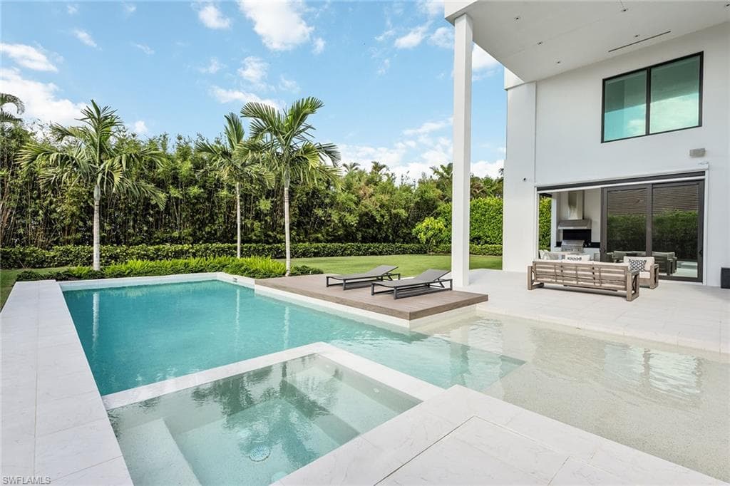 641 Starboard Dr, Naples, FL 34103-10