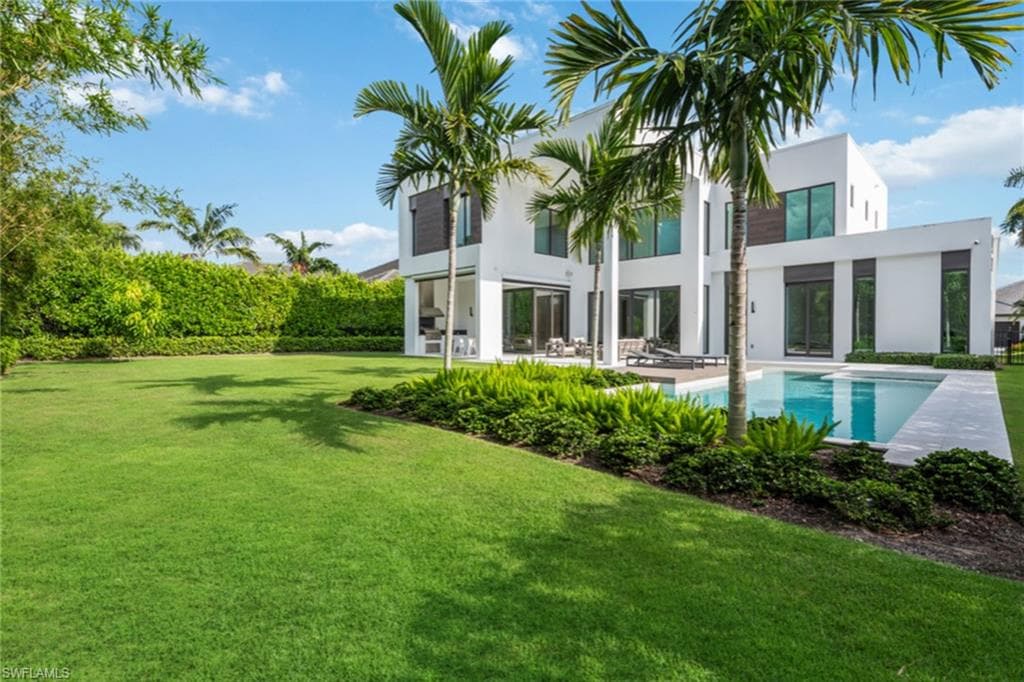 641 Starboard Dr, Naples, FL 34103-11