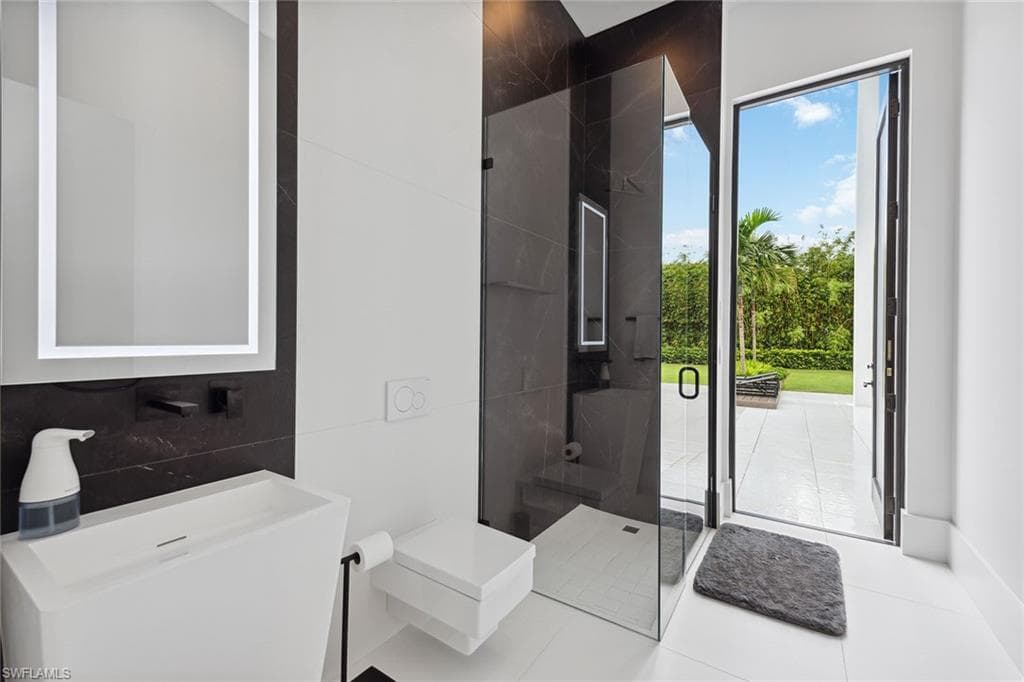 641 Starboard Dr, Naples, FL 34103-22