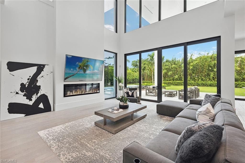 641 Starboard Dr, Naples, FL 34103-5