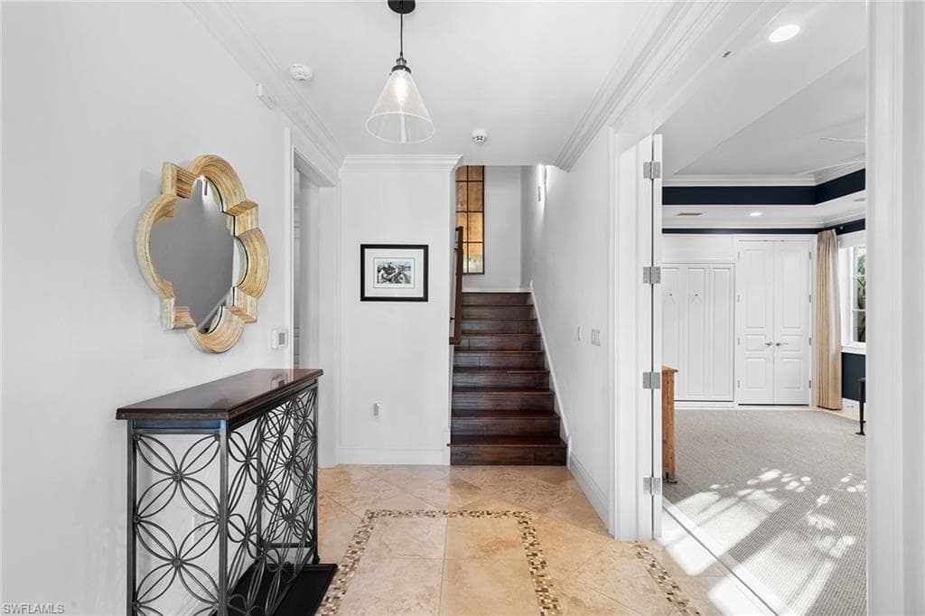 425 5th St S A, Naples, FL 34102-14