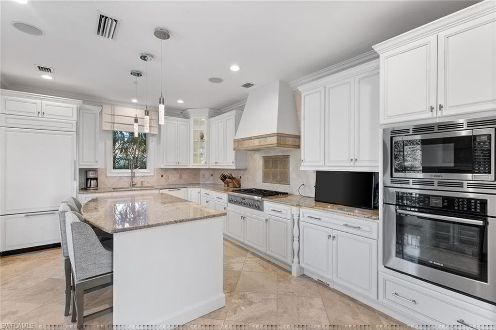 425 5th St S A, Naples, FL 34102-23
