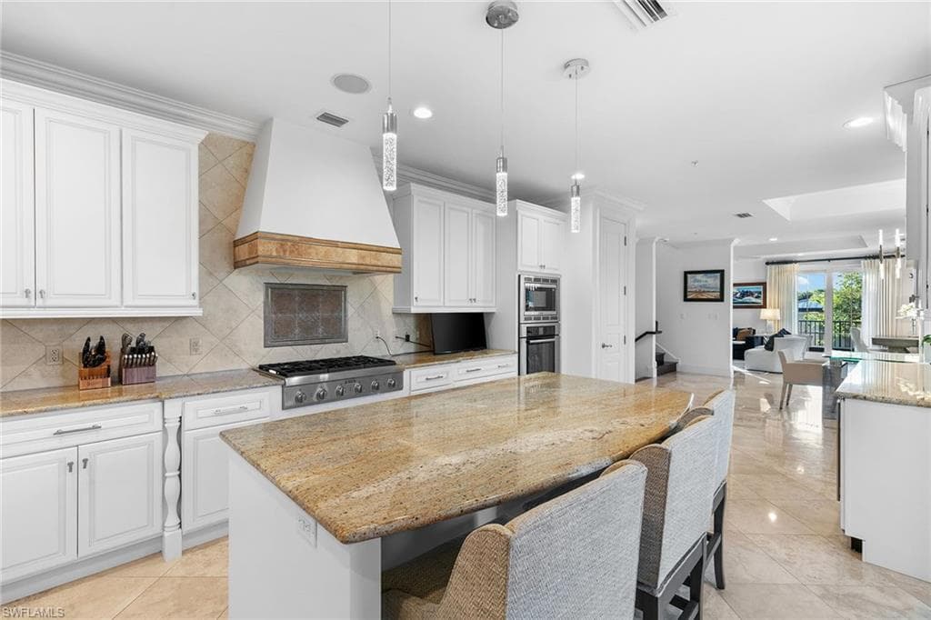 425 5th St S A, Naples, FL 34102-24