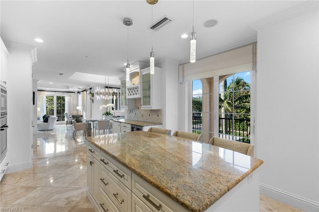 425 5th St S A, Naples, FL 34102-25