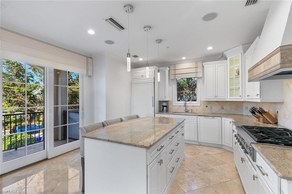 425 5th St S A, Naples, FL 34102-26
