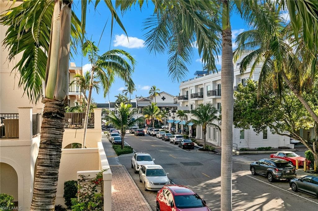425 5th St S A, Naples, FL 34102-29