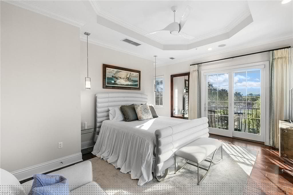 425 5th St S A, Naples, FL 34102-31