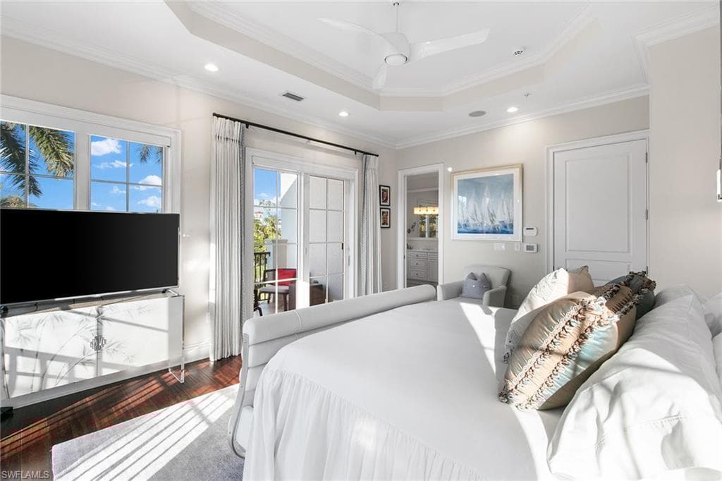 425 5th St S A, Naples, FL 34102-32