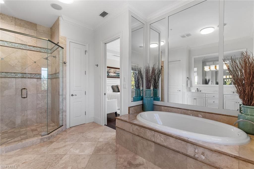 425 5th St S A, Naples, FL 34102-34