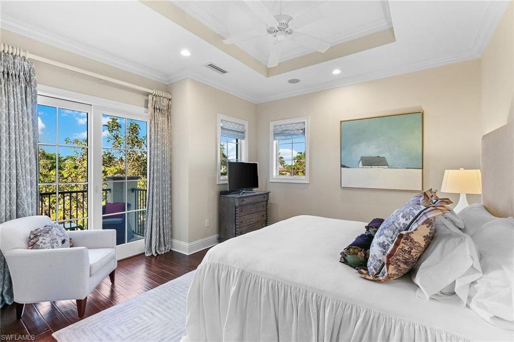 425 5th St S A, Naples, FL 34102-37