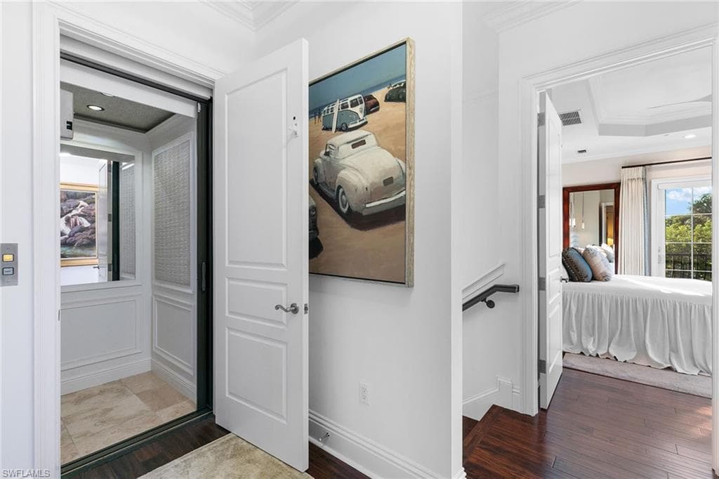 425 5th St S A, Naples, FL 34102-39