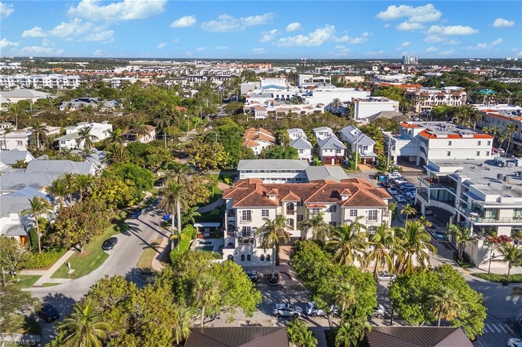 425 5th St S A, Naples, FL 34102-40