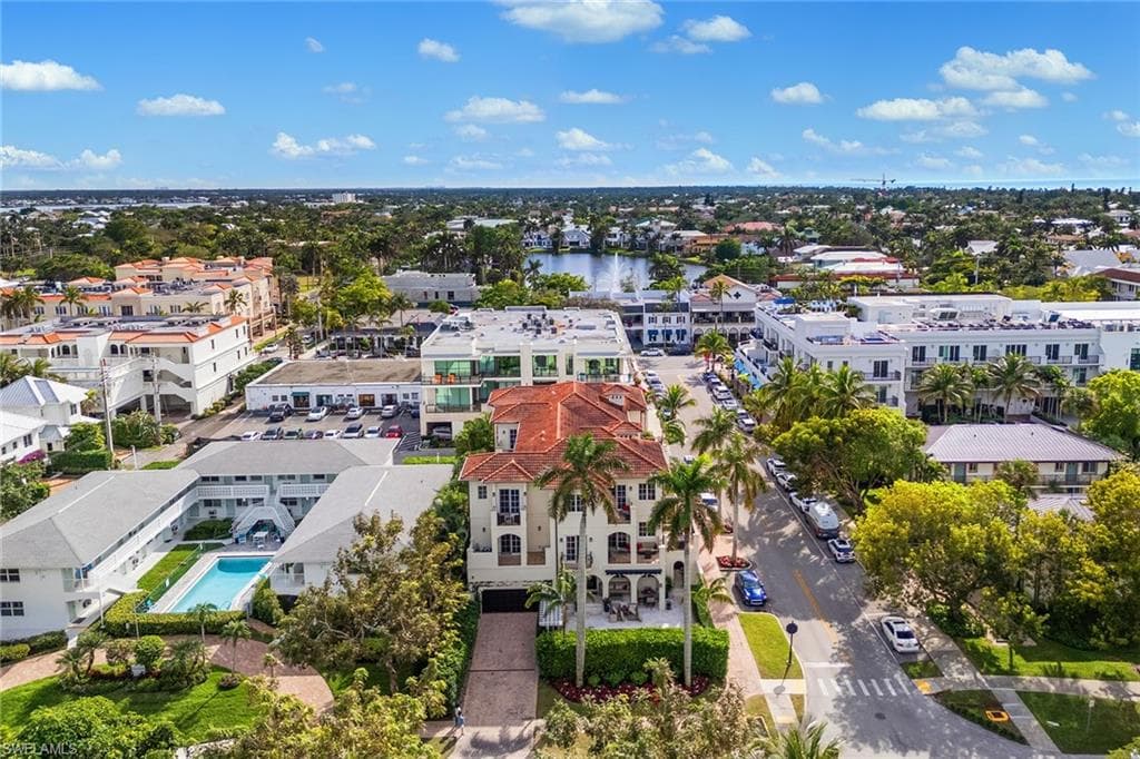 425 5th St S A, Naples, FL 34102-41