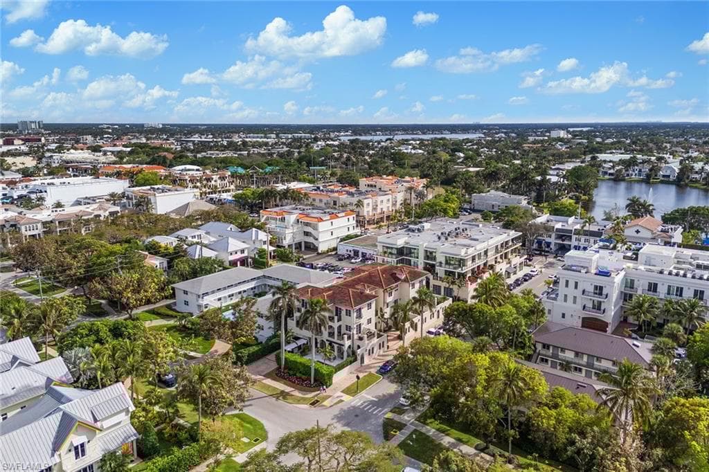 425 5th St S A, Naples, FL 34102-42