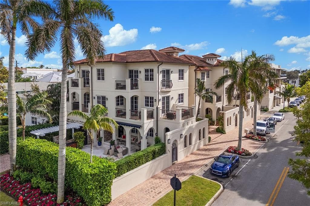 425 5th St S A, Naples, FL 34102-43