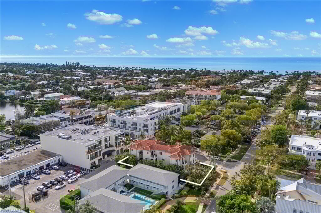 425 5th St S A, Naples, FL 34102-45